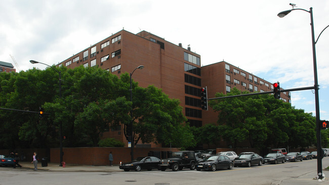 Building Photo - Oaks Dearborn Park