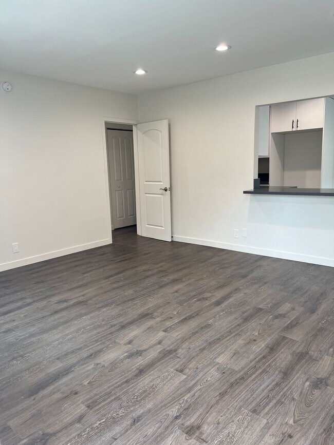 Primary Photo - 2914-2916 Gleneden Street