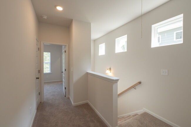 Building Photo - "Spacious 4-Bedroom Retreat with 3.5 Baths...