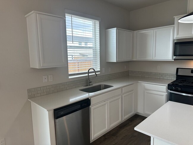 Building Photo - Newer 4 bedroom 2.5 bathroom house!