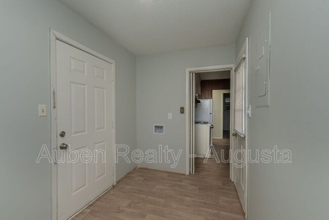 Building Photo - 1514 Bleakley St