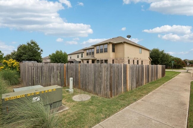 Building Photo - 1001 Lily Pad Ln