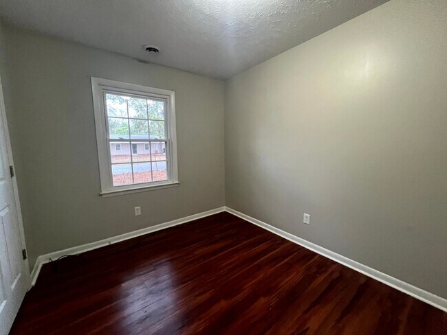 Building Photo - 6545 Amanda Cir