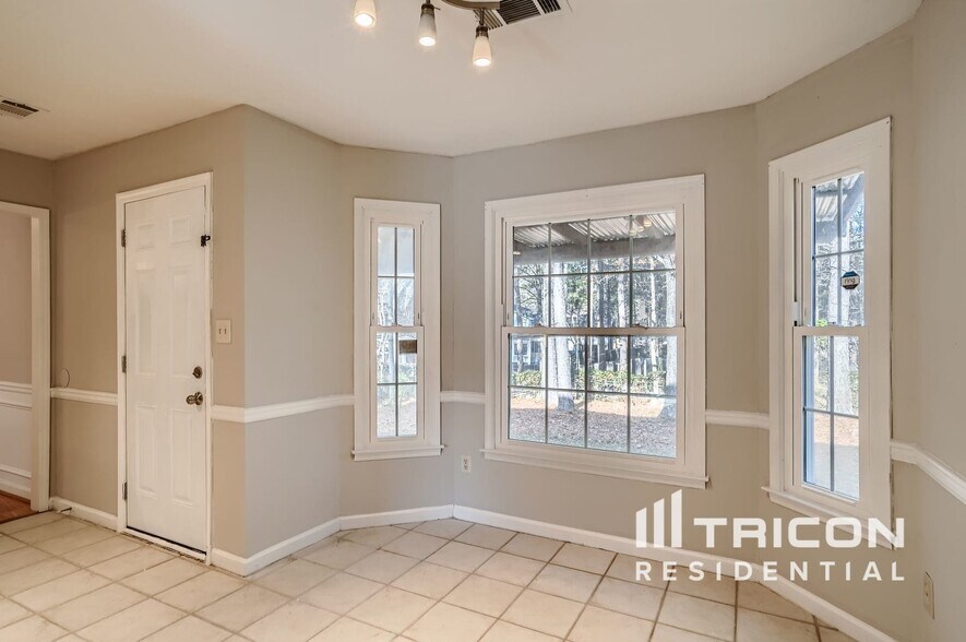 Building Photo - 2790 Spring Ridge Cir