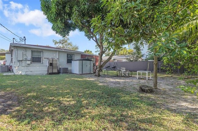 Building Photo - 1646 NE 150th St