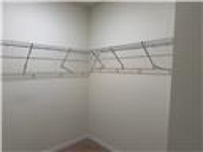 Building Photo - Tavares