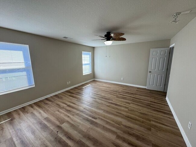 Building Photo - Your New Home for the Holidays—Tour Today!