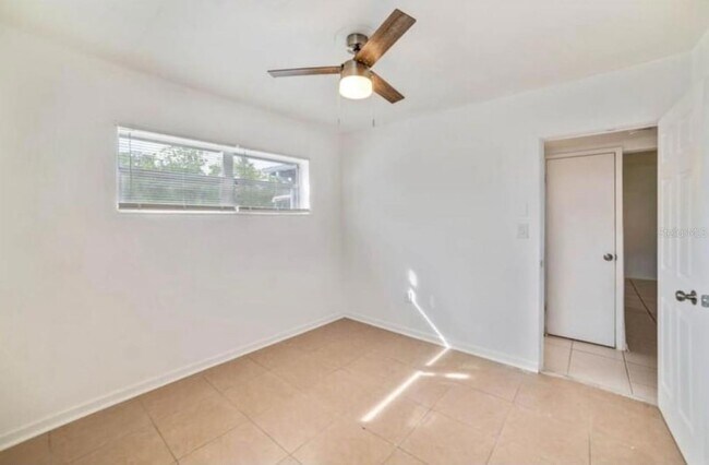 Building Photo - 7313 Royal Palm Dr