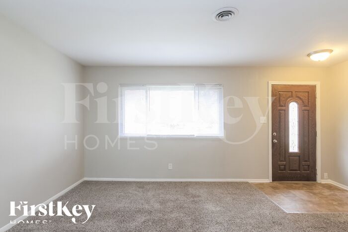 Building Photo - 221 Grovewood Dr
