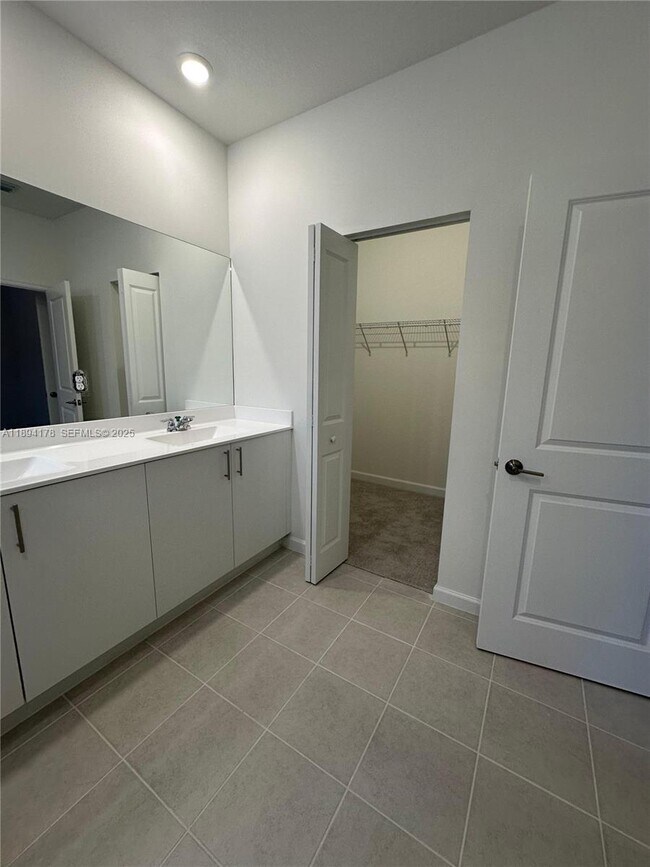 Building Photo - 2534 SE 27th Dr