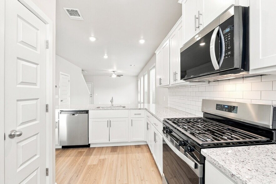 Building Photo - 12720 Carrara Ln