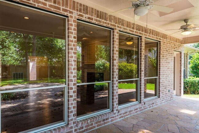 Building Photo - 14 Greenside Pl