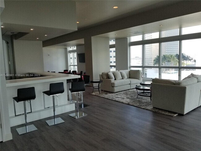 Building Photo - 300 S Biscayne Blvd