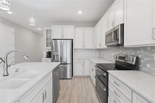 Building Photo - 31707 Broadwater Ave