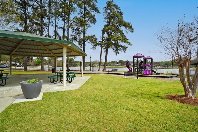 Building Photo - AVAILABLE NOW!  LIKE NEW! Cute One-Story R...