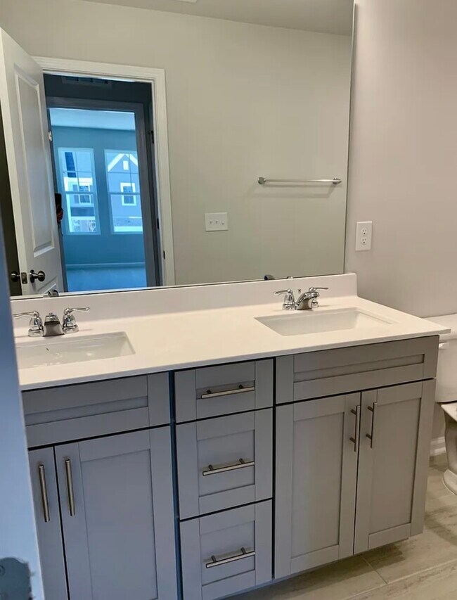 Building Photo - 525 Hazy Hls Ln