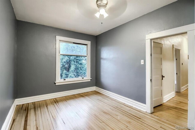 Building Photo - Charming 4 Bed, 2 Bath Town Home in Prime ...