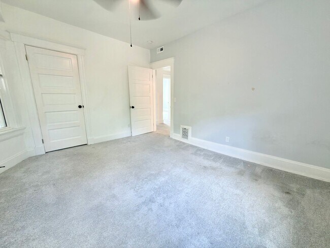 Building Photo - 2216 Burnet Ave