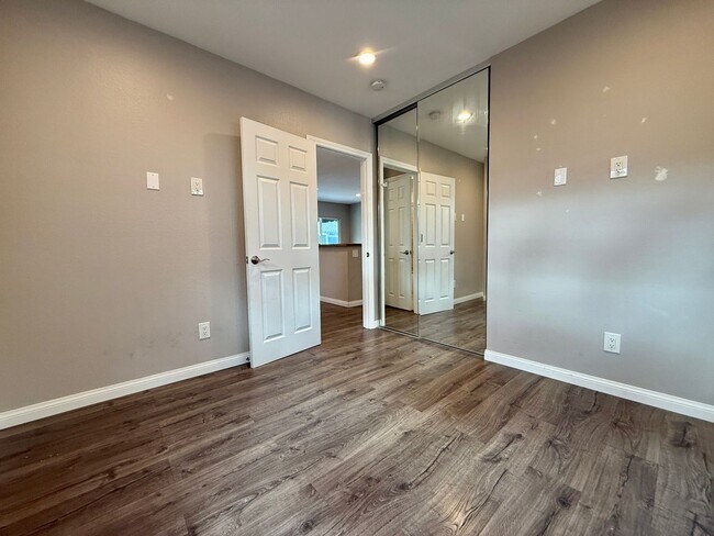 Building Photo - Cottage Home in Normal Heights! Conveniently offers A/C, in Unit Washer/Dryer, Assigned Parking P...