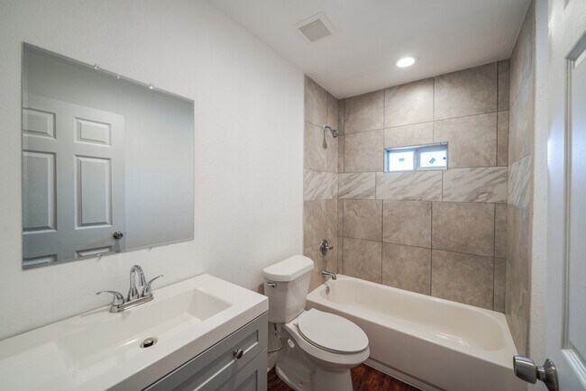 Building Photo - 4529 Rosemont St