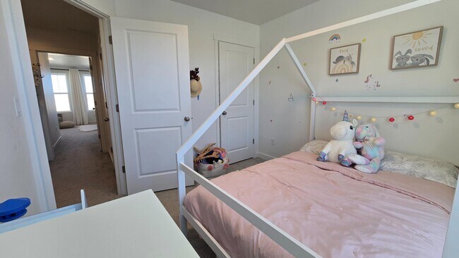 Building Photo - 7003 S Jordan Pkwy W