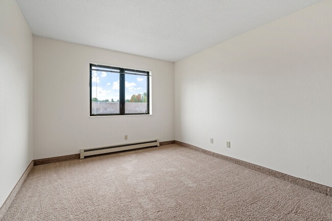 Cascade - 2 Bed / 1 Bath - 900 Sq.Ft. - Jordan Creek and Mills