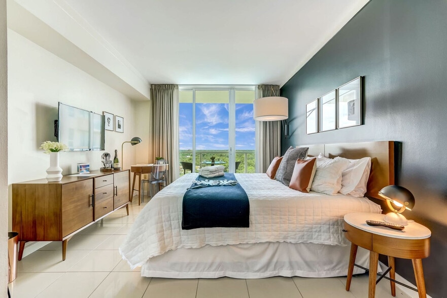 Primary Photo - 2889 McFarlane Rd