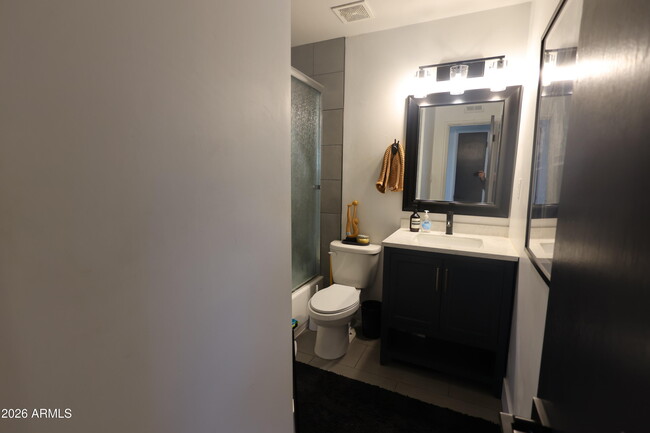 Building Photo - 1011 W Elna Rae St