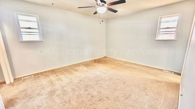 Building Photo - 12109 Camelot Dr