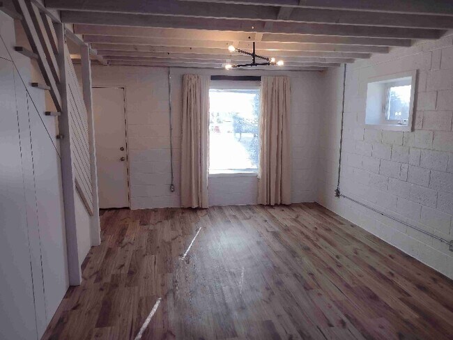 Primary Photo - 3348 Smith Valley Rd