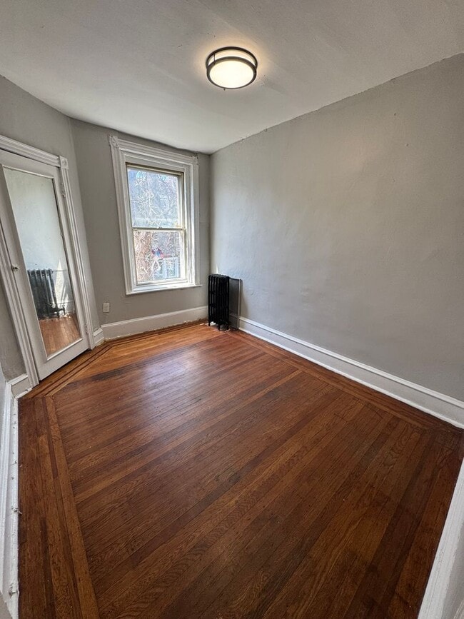 Building Photo - Charming 3BR Home with Private Fenced Yard  Cozy Comfort