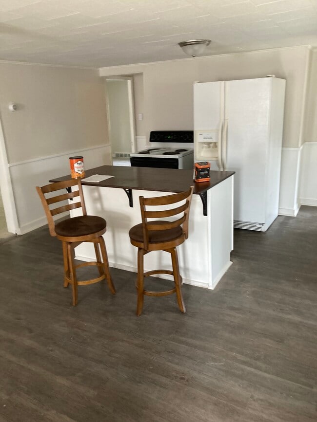 Building Photo - 2104 Calumet Dr