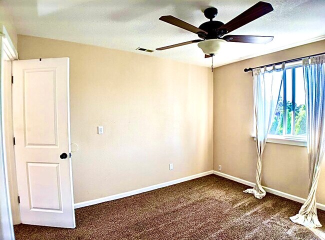 Building Photo - 8010 SE Henry St