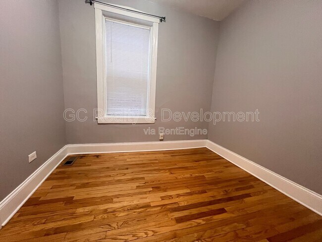 Building Photo - 4820 N Springfield Ave