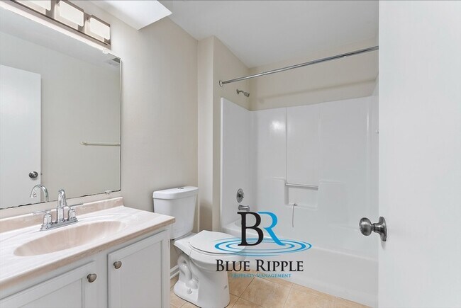 Building Photo - Spacious 3BR/2Bth Prime Smyrna Location on...