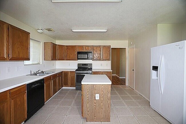 Building Photo - 2818 Russett Pl W