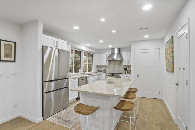 Building Photo - 1315 Normandy Dr NE