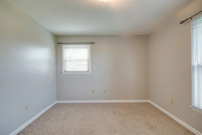 Building Photo - 748 Dejarnette Ln