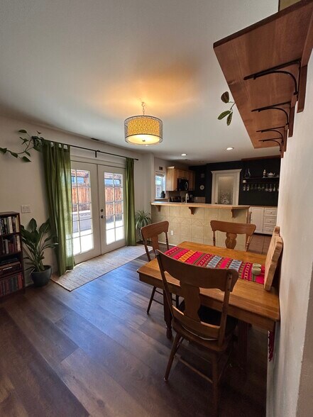 Building Photo - 21365 Oakview Dr