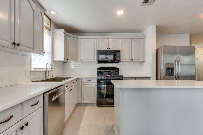 Building Photo - Charming 4-Bedroom Home in The Village – U...