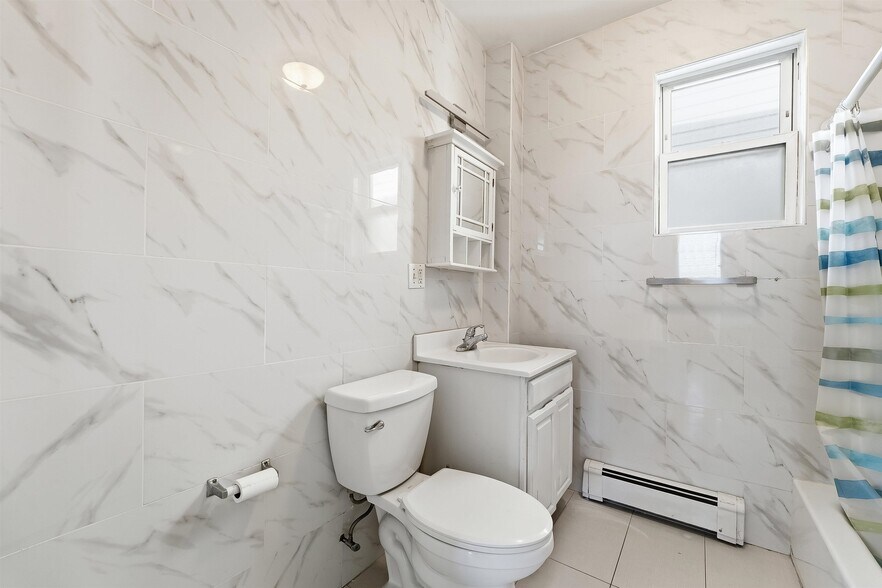 Building Photo - 525 7th St