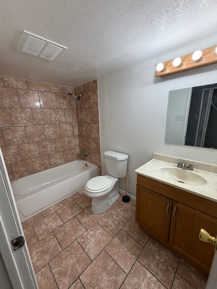 Building Photo - 24307 Rockin 7 Dr