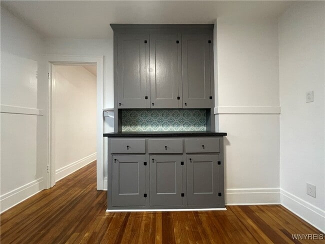 Building Photo - 434 23rd St