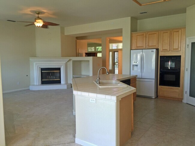 Building Photo - Executive 4 Bedroom 2.5 Bath, 2400 sft. El...