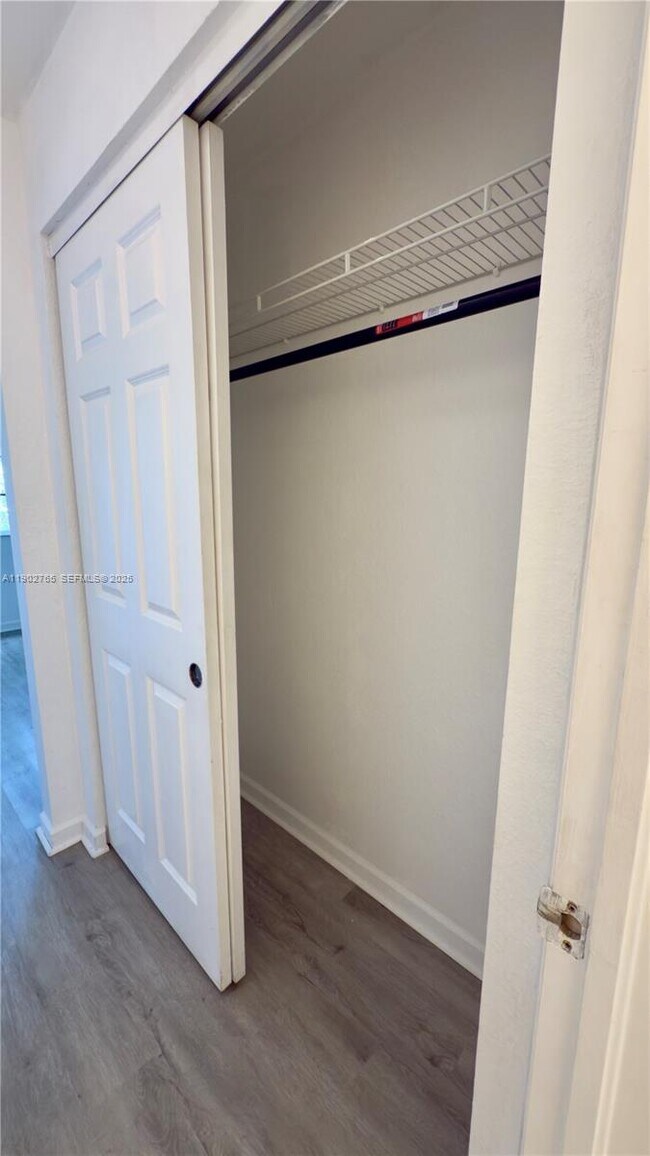 Building Photo - 2000 Freeport Dr