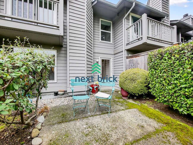 Building Photo - 2 Bed  2.5 Bath Townhome for Rent!