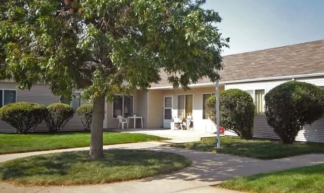 Building Photo - 930 S Taft Ave