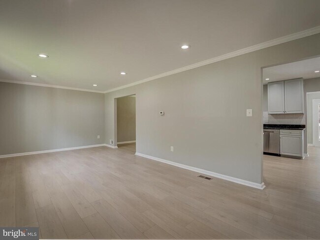 Building Photo - 6812 Landor Ln