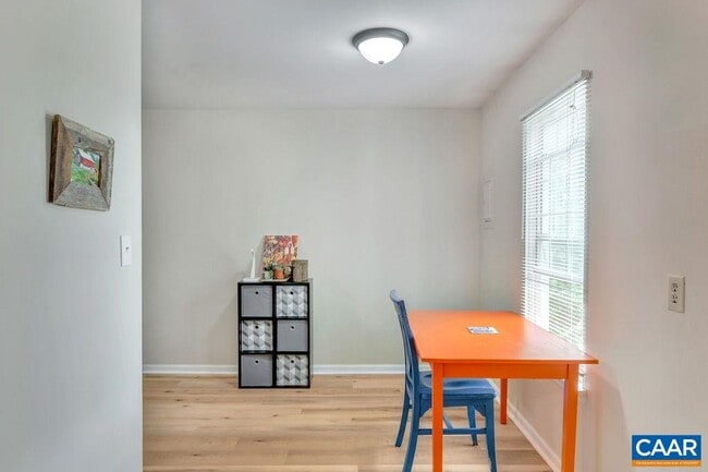 Building Photo - 1242 Villa Ln