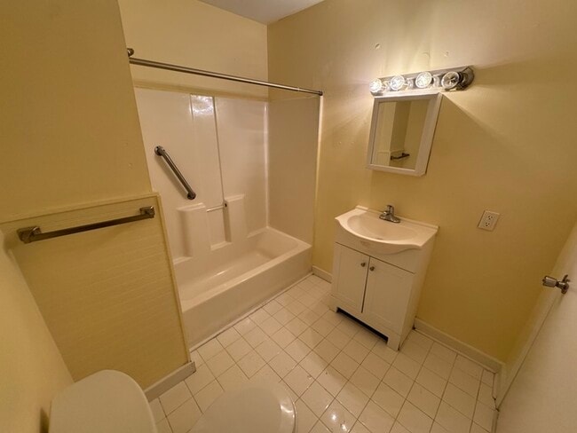 Building Photo - Description: Adorable one bedroom on secon...